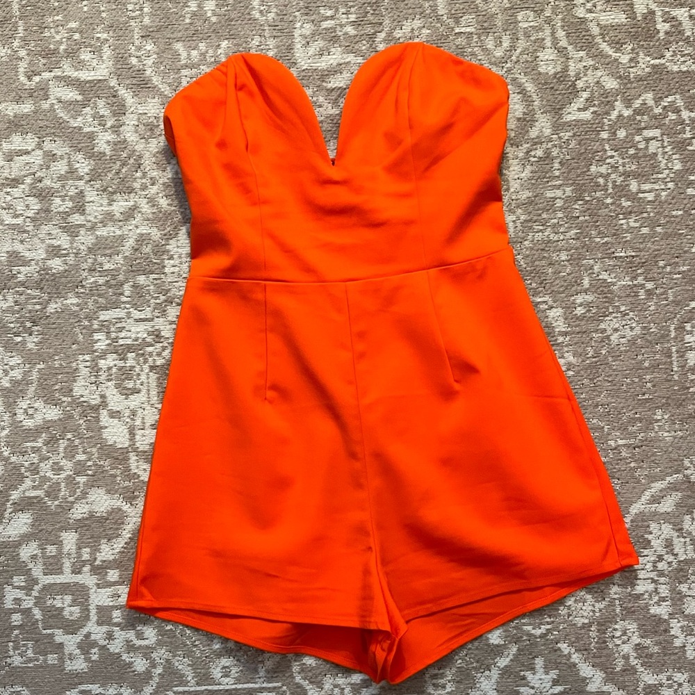 LIKE NEW Orange by the way strapless plunge neck romper size XS
